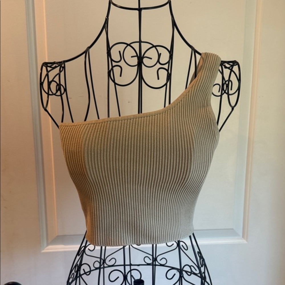 Artzia Babaton Beige one shoulder crop top